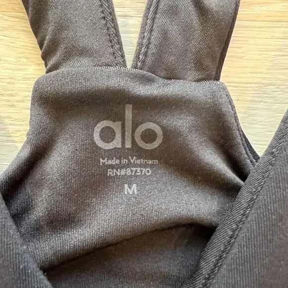 ALO Yoga Airbrush Real Bra Tank Top Cropped Black Women's-Size M - Picture 4 of 4
